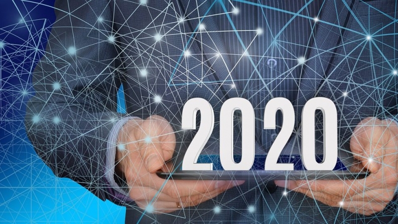 Hands hold the numerals 2020